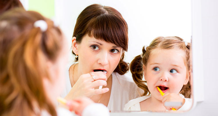 richtige Zahnpflege der Kinderzähne